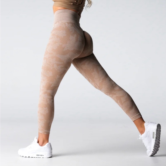 NVGTN Lilac Camouflage Seamless Leggings - Picture 6 of 6
